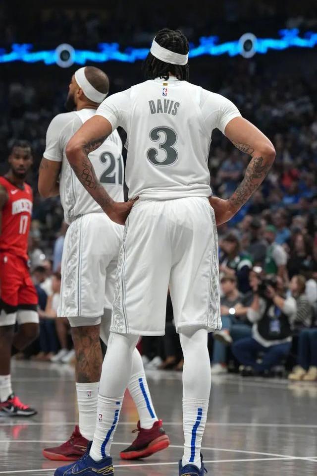 开云在线开户-巴特勒重返赛场,重返赛场首场状态出色,加拿大队观众沸腾!的简单介绍-开云在线开户