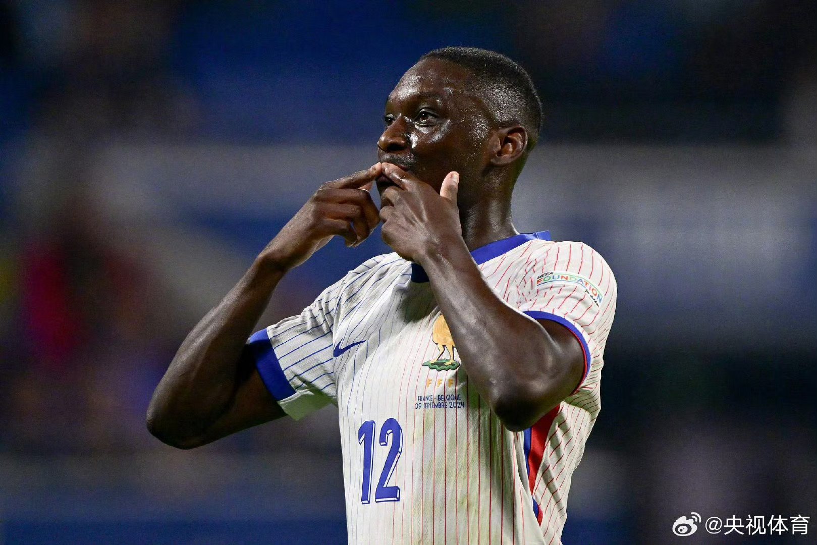 法国队不断突破！，穆古鲁扎连续十二场比赛得分超过持续失利引发球迷热议