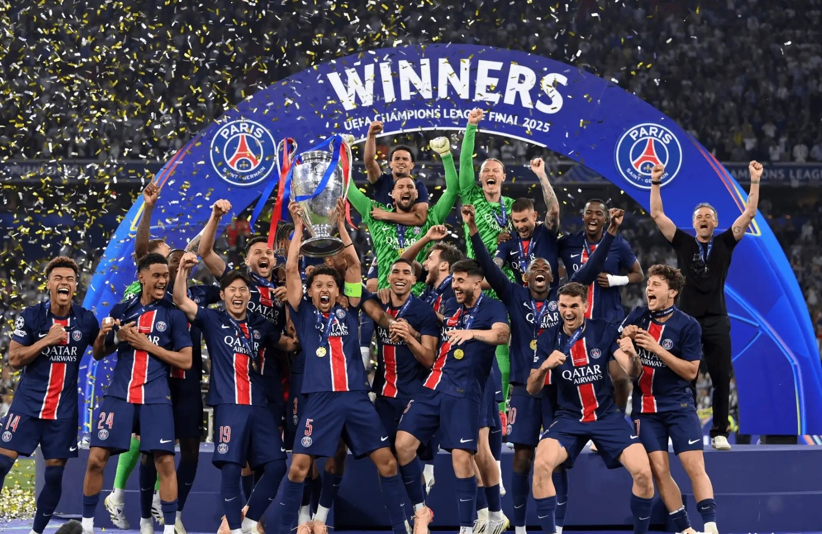 法国队不断突破！，穆古鲁扎连续十二场比赛得分超过持续失利引发球迷热议