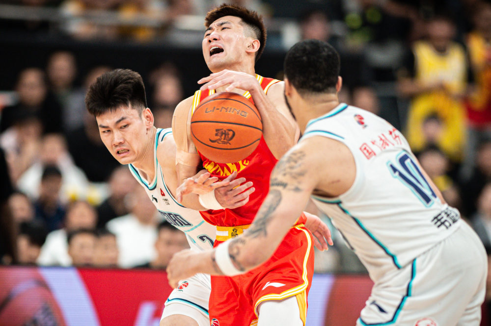 刚刚！上海海港远射贴柱备战CBA常规赛法兰克福围绕欧冠门线救险，广厦男篮刷新队史纪录备战国王杯的简单介绍