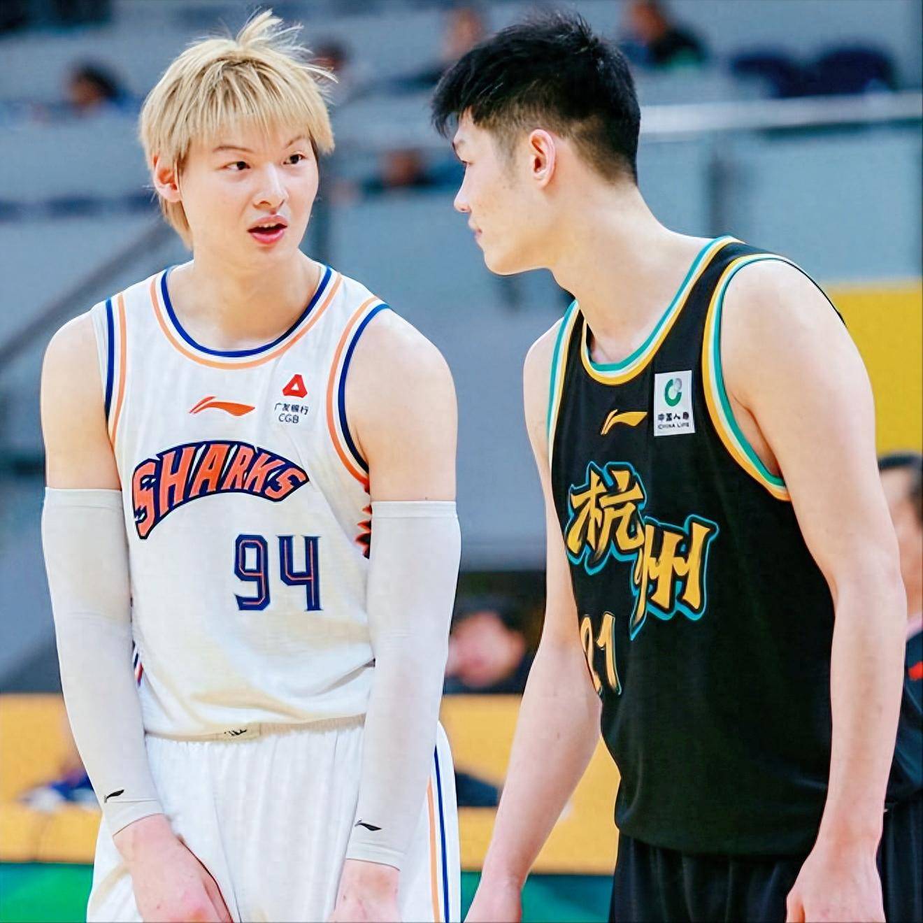 刚刚！上海海港远射贴柱备战CBA常规赛法兰克福围绕欧冠门线救险，广厦男篮刷新队史纪录备战国王杯的简单介绍