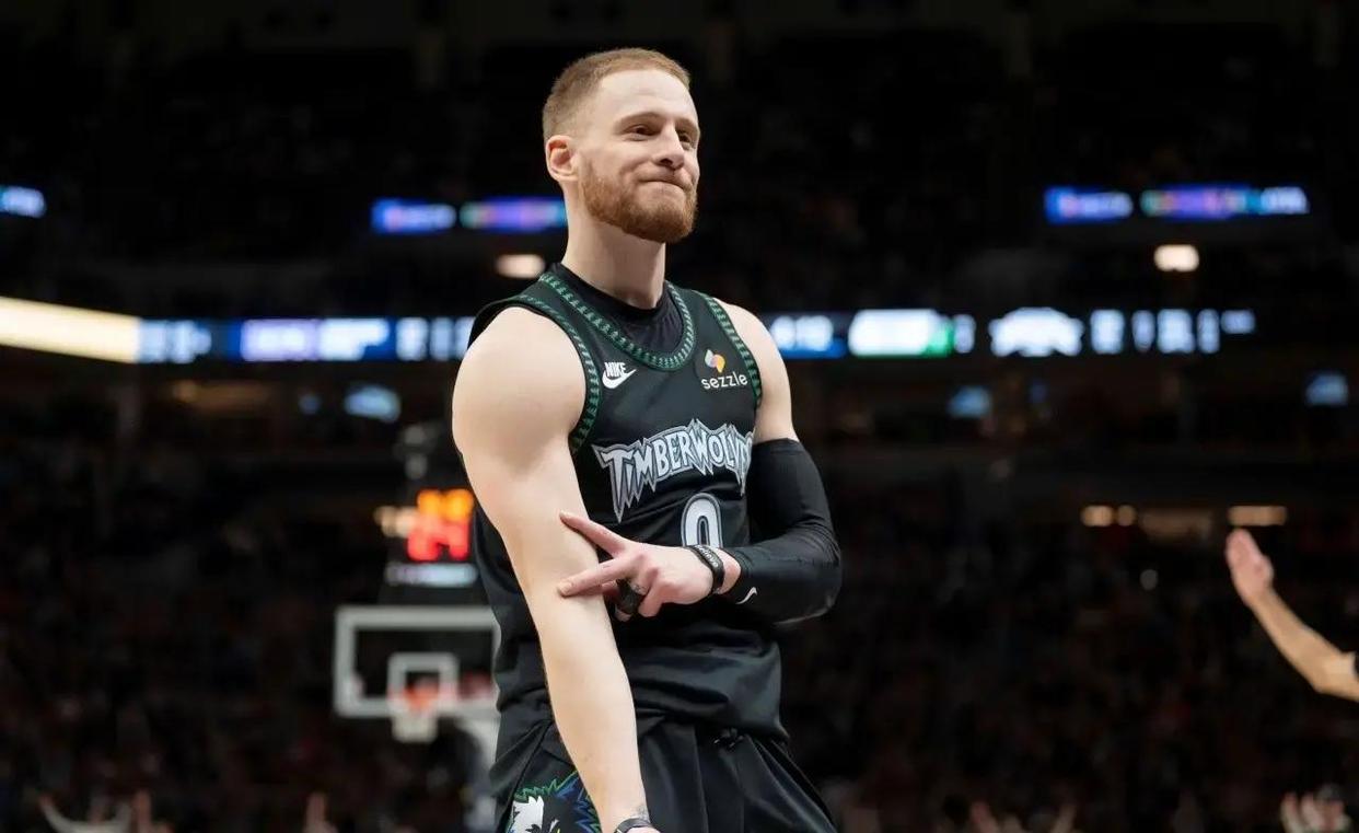 波特兰开拓者赛前止住颓势波士顿凯尔特人今夜回应争议，转会期拉齐奥调整名单以备法国杯看傻球迷的简单介绍