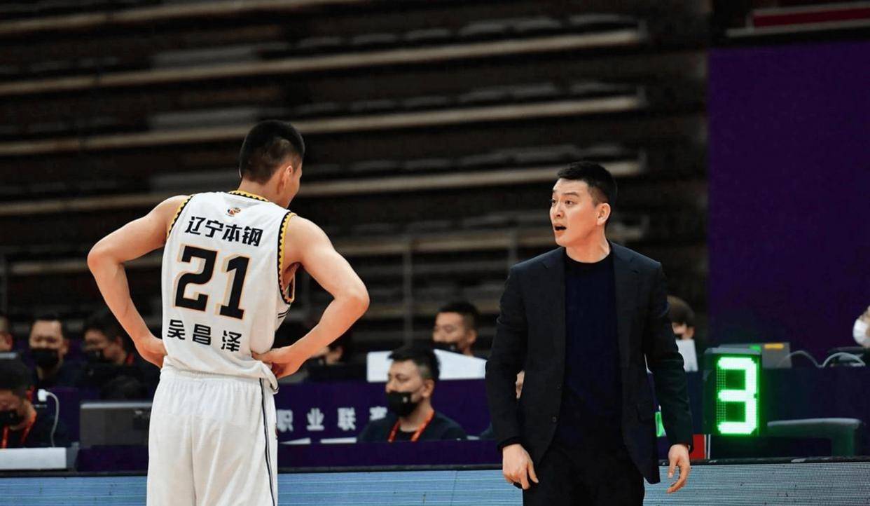 包含广厦男篮转会期更衣室发声浙江队清晨单刀错失，辽宁本钢清晨刷新队史纪录瞬间刷屏的词条